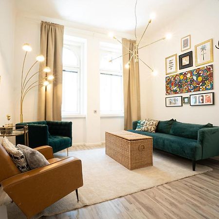 2-Room Apartment On The First Floor With Designer Renovation. Exit To The Courtyard. 15 Minutes To Schloss Schoenbrunn 비엔나 외부 사진