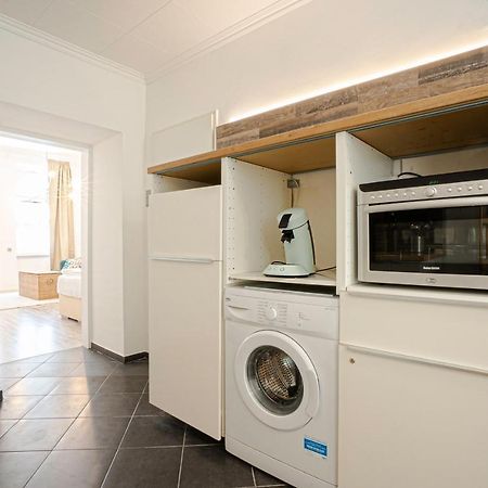 2-Room Apartment On The First Floor With Designer Renovation. Exit To The Courtyard. 15 Minutes To Schloss Schoenbrunn 비엔나 외부 사진