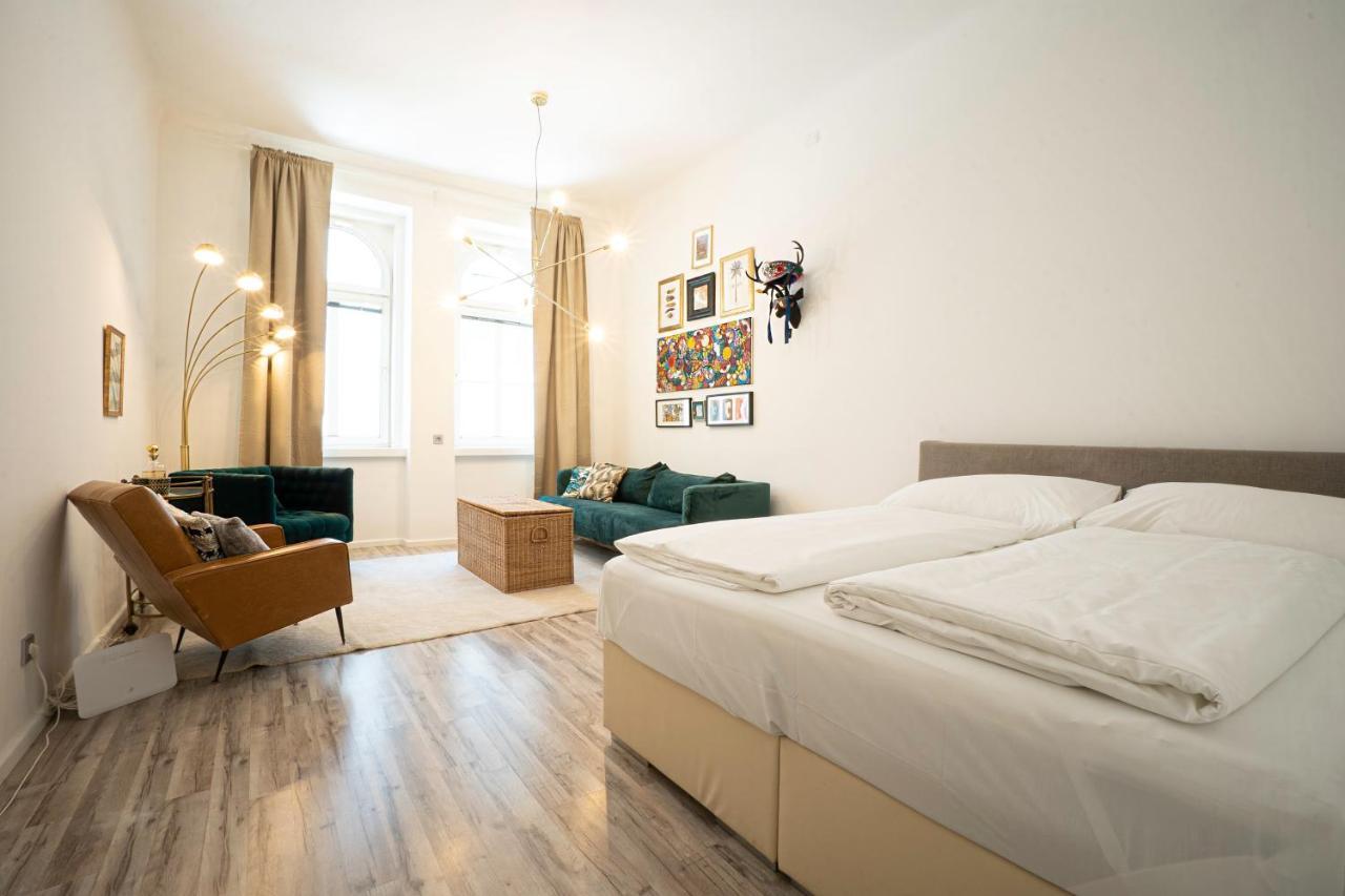 2-Room Apartment On The First Floor With Designer Renovation. Exit To The Courtyard. 15 Minutes To Schloss Schoenbrunn 비엔나 외부 사진