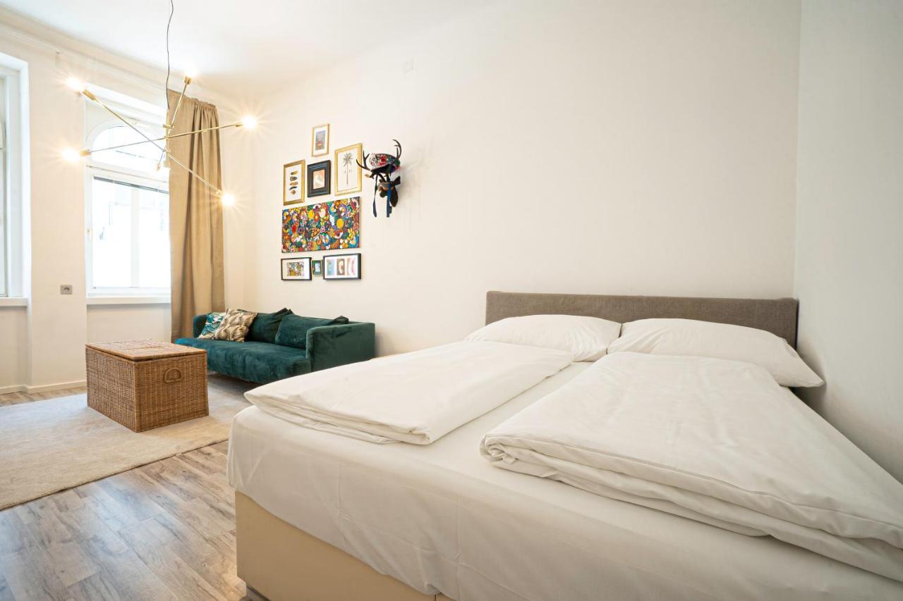 2-Room Apartment On The First Floor With Designer Renovation. Exit To The Courtyard. 15 Minutes To Schloss Schoenbrunn 비엔나 외부 사진