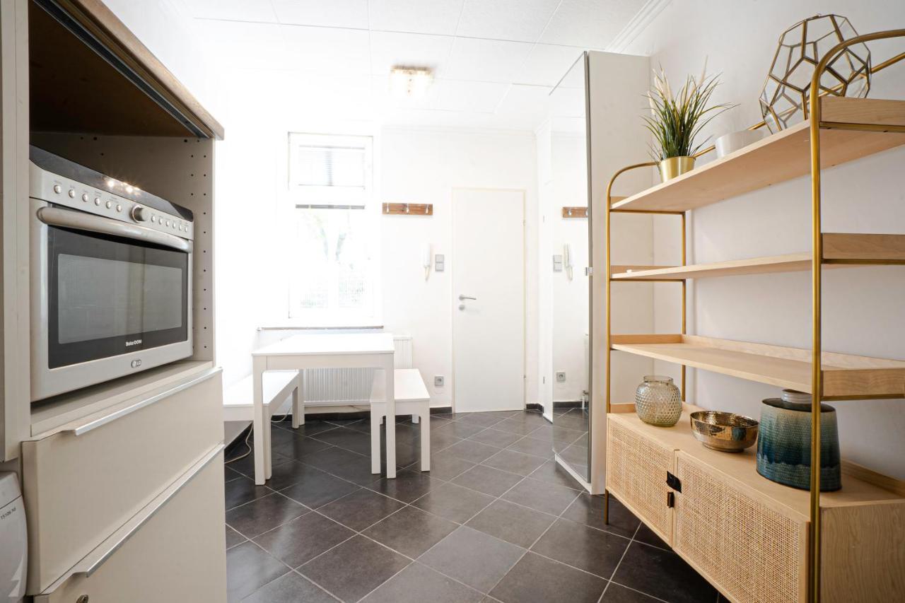 2-Room Apartment On The First Floor With Designer Renovation. Exit To The Courtyard. 15 Minutes To Schloss Schoenbrunn 비엔나 외부 사진