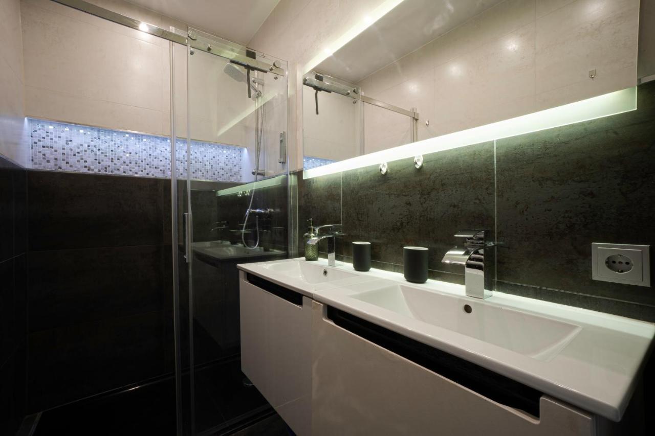 2-Room Apartment On The First Floor With Designer Renovation. Exit To The Courtyard. 15 Minutes To Schloss Schoenbrunn 비엔나 외부 사진