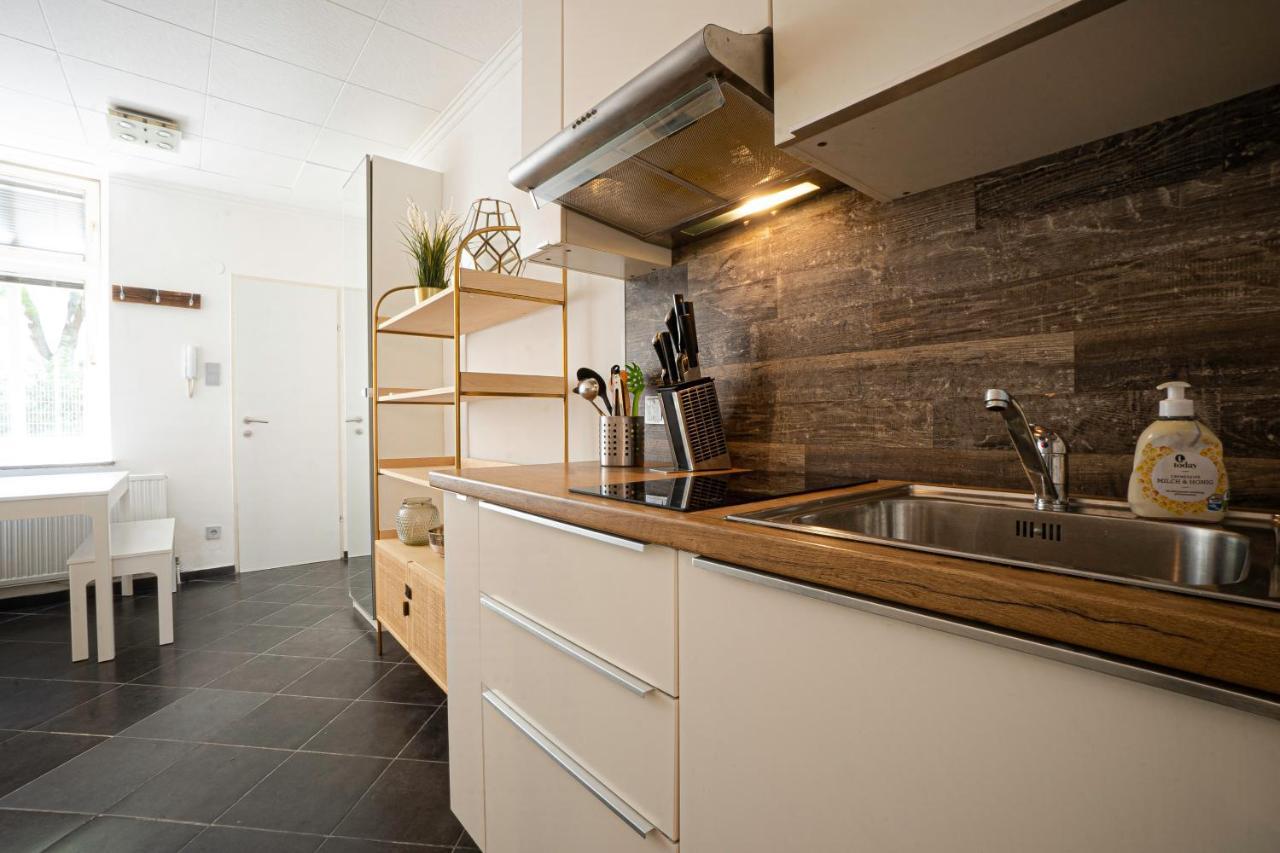 2-Room Apartment On The First Floor With Designer Renovation. Exit To The Courtyard. 15 Minutes To Schloss Schoenbrunn 비엔나 외부 사진