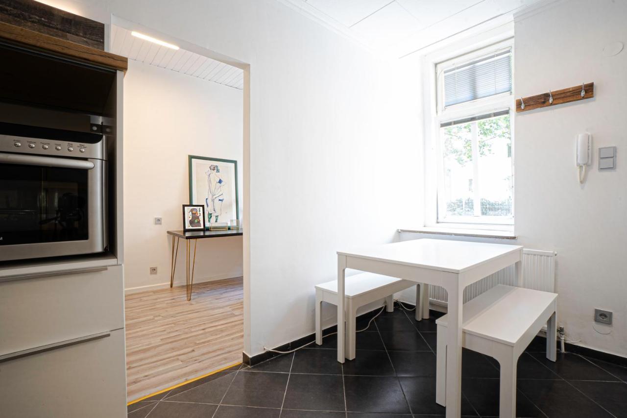 2-Room Apartment On The First Floor With Designer Renovation. Exit To The Courtyard. 15 Minutes To Schloss Schoenbrunn 비엔나 외부 사진
